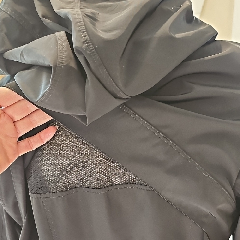 Eddie Bauer Women's Black Rain Jacket - Picture 5 of 7